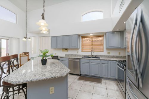 654 Sierra Nevada Dr, Tucson, AZ 85748-6624