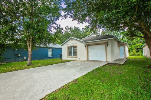 4925 Vista Lago Dr, Orlando, FL 32811-8300