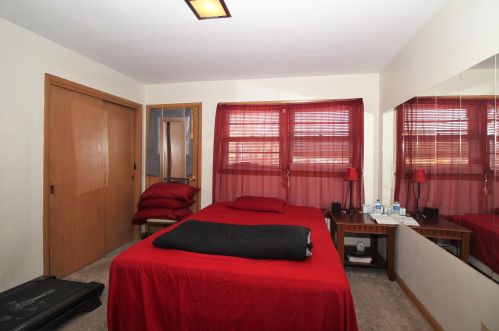 7200 Lakefield Dr, Milwaukee WI  53219-4024 exterior