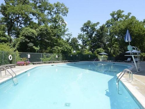 2727 Palisade Ave, Bronx NY  10463-1018 exterior