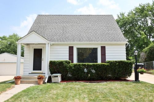 2846 Conger Pl, Milwaukee, WI 53227-3439