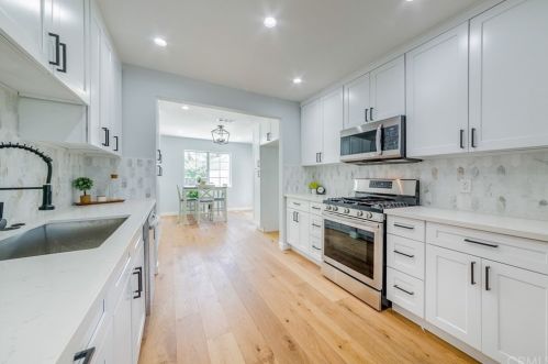 17602 Collins St, Van Nuys CA  91316-1245 exterior