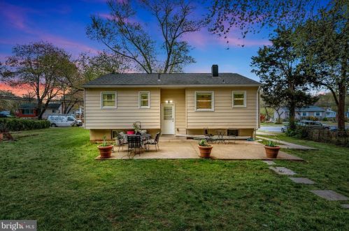 1344 Longview Dr, Woodbridge, VA 22191-2959