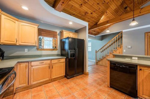 3 Robin St, Waterford CT  06385-2111 exterior