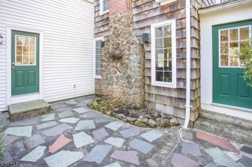 42 King George Rd, Warren NJ  07059-7045 exterior