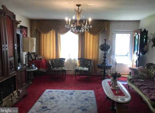 7771 Jackson St, Philadelphia, PA 19136-3251