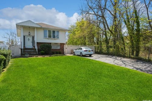 3790 Waverly Ave, Seaford, NY 11783-2610