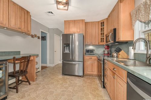 43 Ridgewood St, Elwood NY  11731-1613 exterior