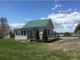 49 Coon Pt Rd, Alburgh, VT 05440-9678