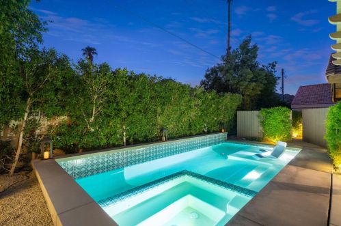 51915 Avenida Alvarado, La Quinta CA  92253-3190 exterior
