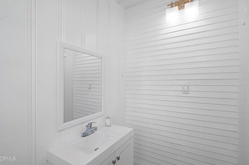 527 Mckinley Ave, Oxnard CA  93030-3661 exterior