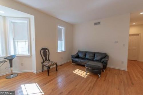 1101 3rd St, Philadelphia, PA 19147-5311