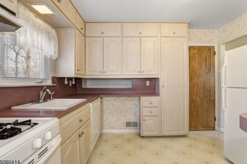 97 Woodland Ave, Verona NJ  07044-2207 exterior