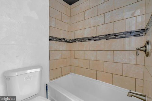 1003 Ironside Rd, Camden NJ  08104-2844 exterior