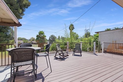 6040 Moraga Ave, Riverside CA 92509-6251 exterior