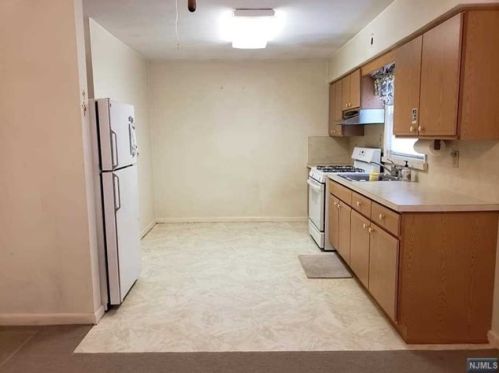 201 4th St, Palisades Park NJ  07650-1514 exterior
