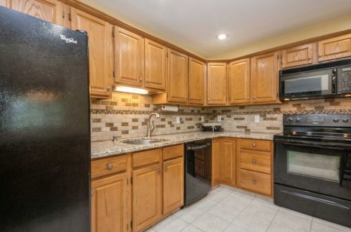 24 Deer Xing Dr, Fishkill NY  12524-1362 exterior