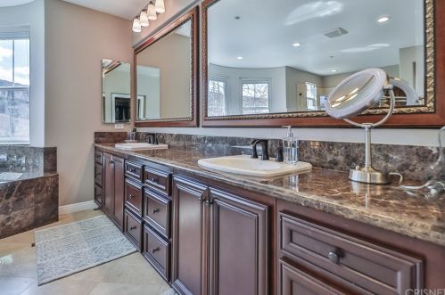 4110 Eagle Flight Dr, Simi Valley CA 93065-0225 exterior