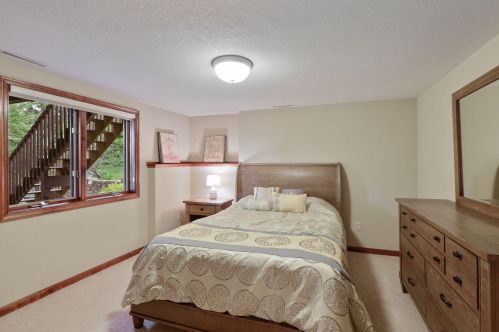 1888 White Oak Dr, Chaska MN  55318-2878 exterior