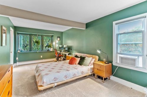 24 Clover St, Middletown CT  06457-5219 exterior