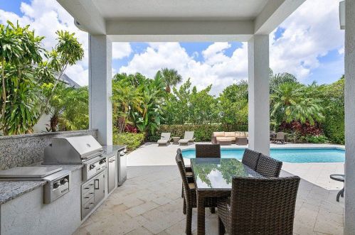 164 Windward Dr, West Palm Beach, FL 33418-4011