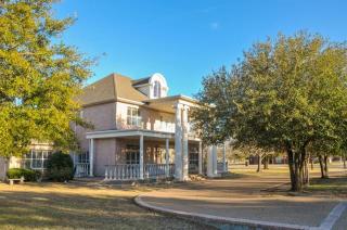 130 Lakeview Dr, Aledo, TX 76008-3990