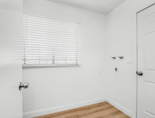 855 Mount Whitney Ave, Laton CA  93242-9724 exterior