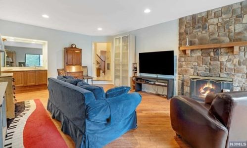 97 Suleski Ct, Mahwah NJ  07430-2961 exterior