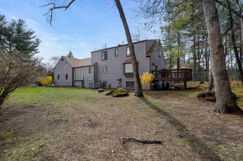 8 Kipford Way, Nashua NH 03063-1504 exterior