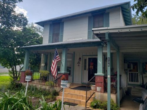 136 Doughty St, Uvalde, TX 78801-5629