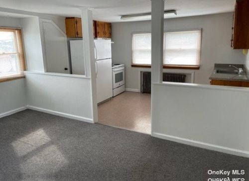 214 44th St, North Lindenhurst NY  11757-2052 exterior