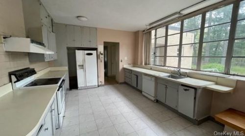 39 Penny Ln, Scarsdale NY  10583-3209 exterior