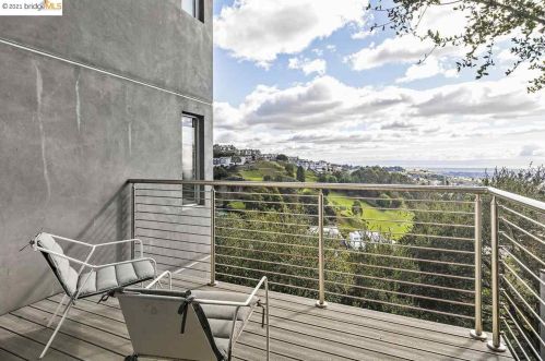 1560 Grand View Dr, Berkeley CA 94705-1637 exterior