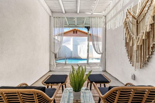 52815 Avenida Alvarado, La Quinta CA  92253-3318 exterior