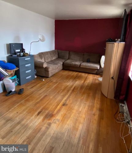 314 Washington St, West Deptford, NJ 08066-1082