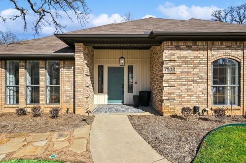 7533 Woodhaven Dr, Fort Worth, TX 76182-9215
