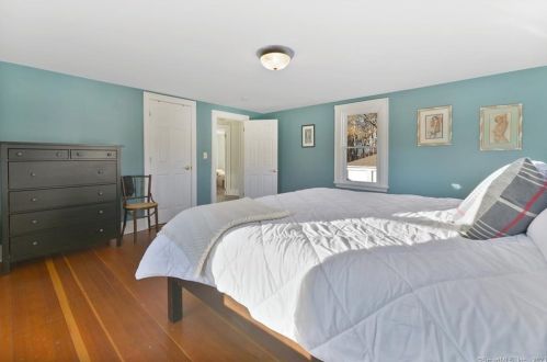 22 Tunxis St, Farmington CT  06032-2814 exterior