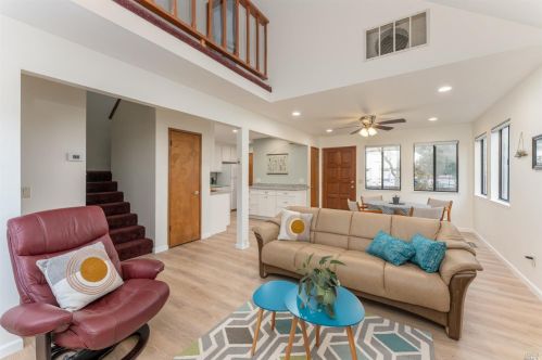 1533 Yardley St, Santa Rosa CA 95403-2397 exterior