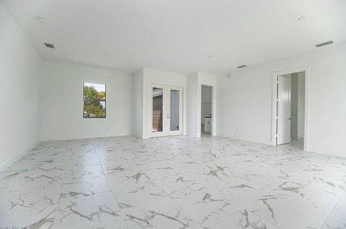 4218 62nd Ave, Naples, FL 34120-2786