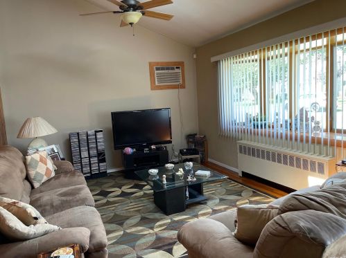 35 Clearwater Rd, North Lindenhurst NY  11757-6520 exterior