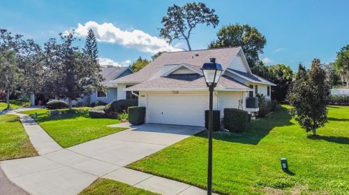 1023 Lake Avoca Pl, Tarpon Springs, FL 34689-7113