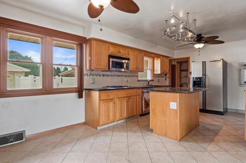 2541 80 Pl, Kenosha WI 53142-4533 exterior