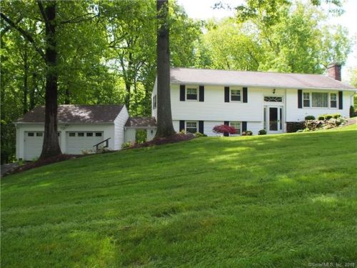 24 Arliss Dr, Bridgeport, CT 06611-1202