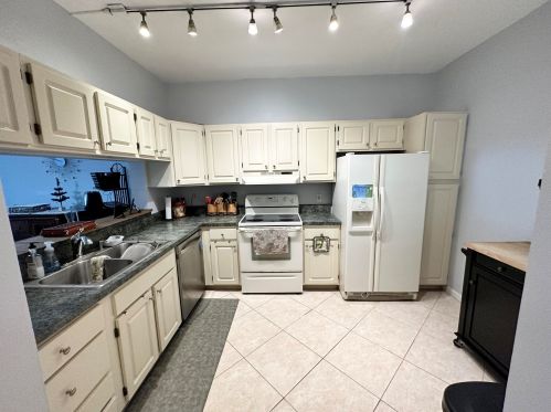 101 Cypress Point Dr, West Palm Beach, FL 33418-7152