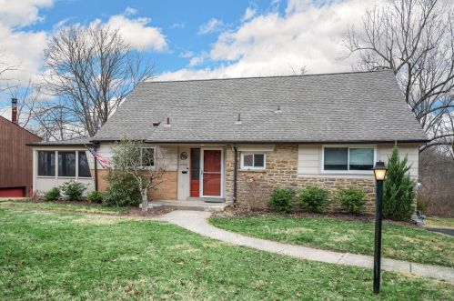 3470 Edgeview Dr, Cincinnati, OH 45213-2023