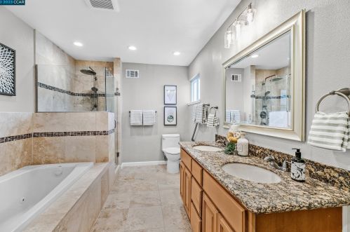 11655 Betlen Dr, Pleasanton CA  94568-2715 exterior