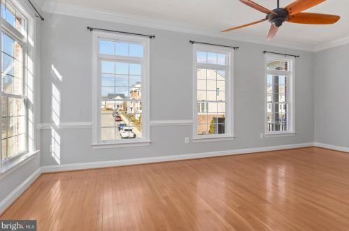 22476 Dinah Pl, Leesburg VA 20175-4808 exterior