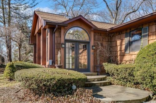 5 Randolph Dr, Huntington Station, NY 11746-8307