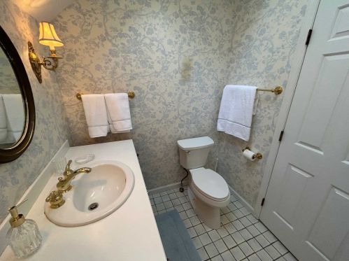 7 Heathbrook Dr, Poughkeepsie NY  12603-4805 exterior