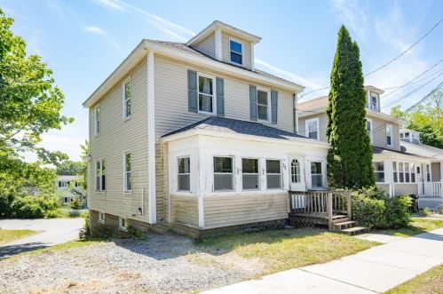 32 Sparhawk St, Amesbury, MA 01913-3319